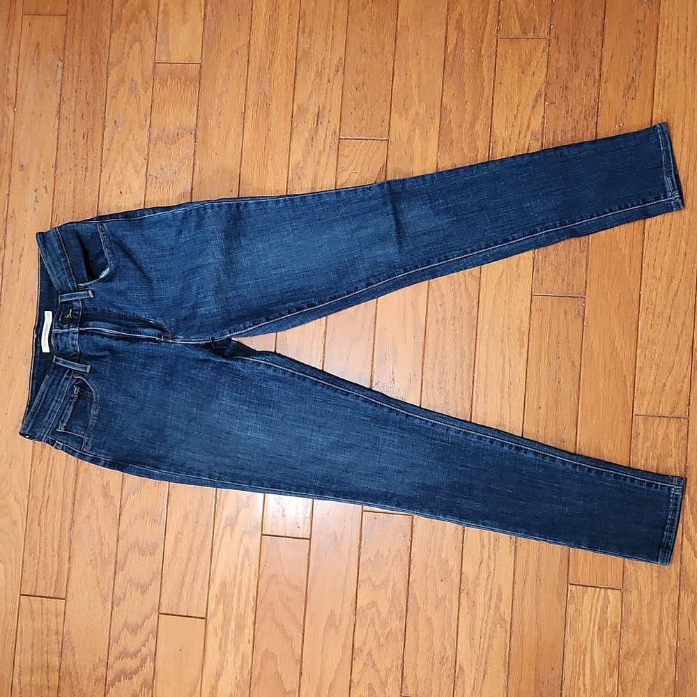 Levis High Rise Skinny, Size 28
